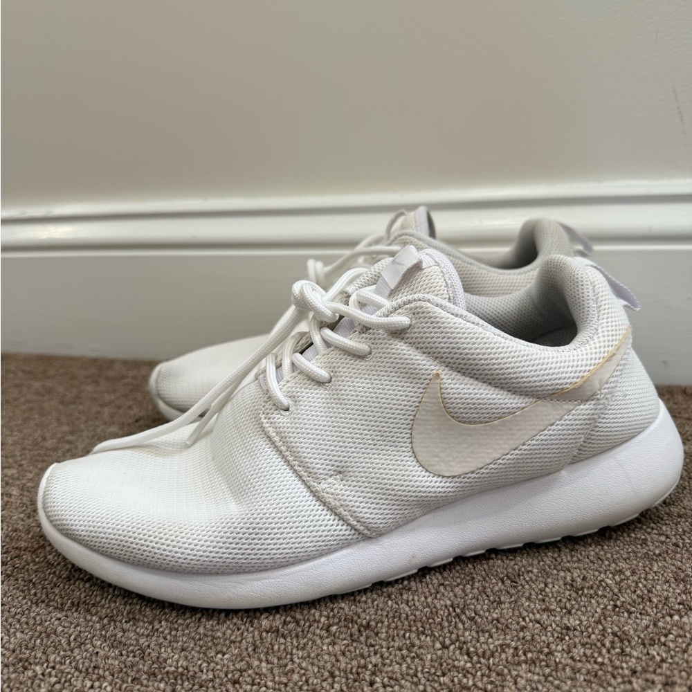Nike Roshe One Sneakers, White, Woman’s 9